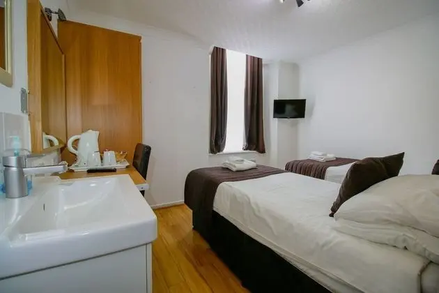 İki Ayrı Yataklı Oda, Banyolu/Duşlu