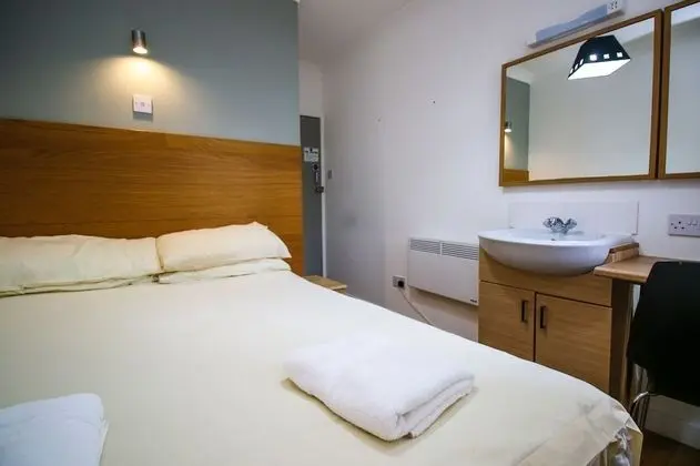 Tek Büyük Yataklı Oda, Ortak Banyo