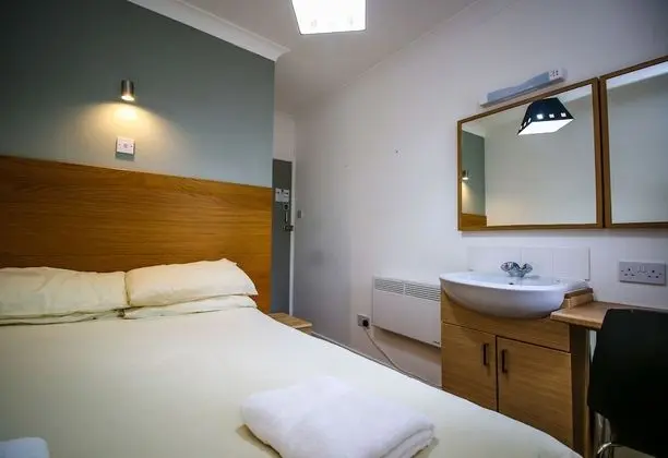 Tek Büyük Yataklı Oda, Ortak Banyo
