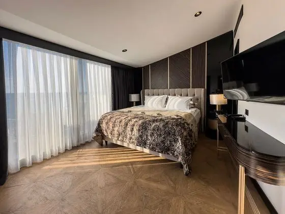 Diamond Suite