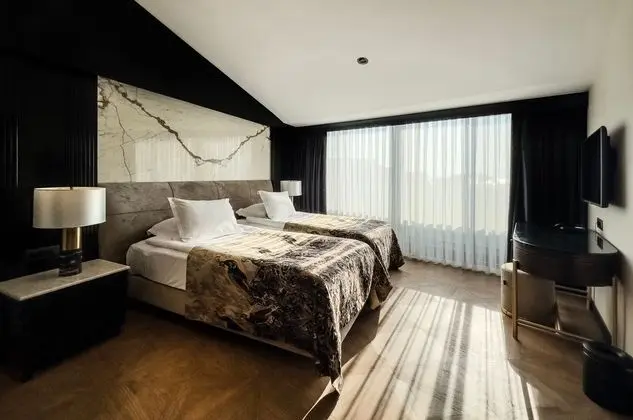 Diamond Suite
