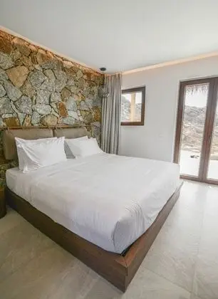 Deluxe Suite with sea view and private plunge pool