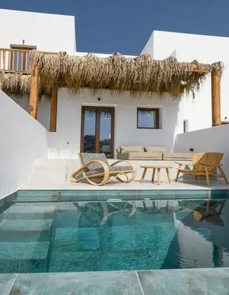 Deluxe Suite with sea view and private plunge pool
