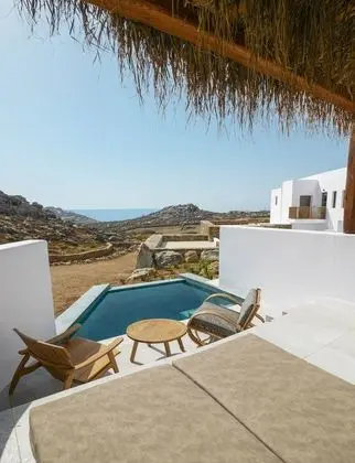 Deluxe Suite with sea view and private plunge pool