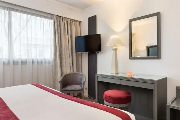 Standard Tek Büyük veya İki Ayrı Yataklı Oda (Courtyard View or City View)