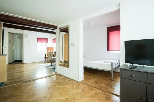 4-Bed Suite with Private Bathroom