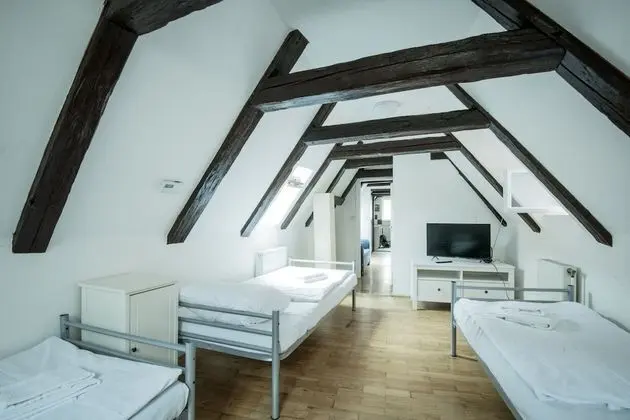 4-Bed Suite with Private Bathroom