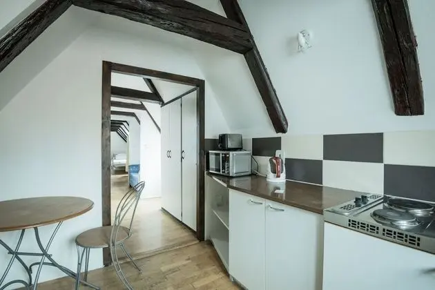 4-Bed Suite with Private Bathroom