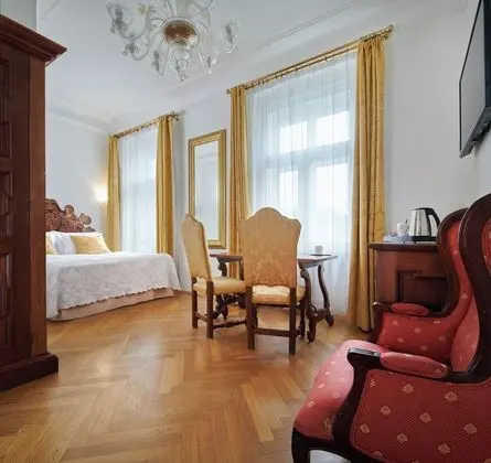 Superior Tek Büyük veya İki Ayrı Yataklı Oda, Banyolu/Duşlu, Nehir Manzaralı