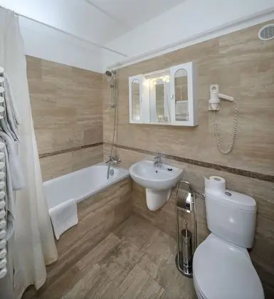 Deluxe Studio Triple