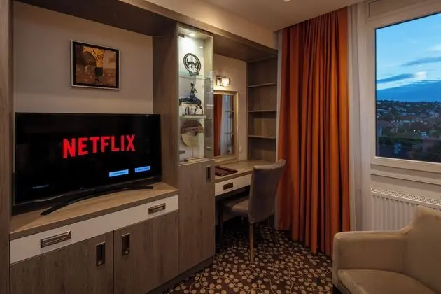 Deluxe Studio Triple