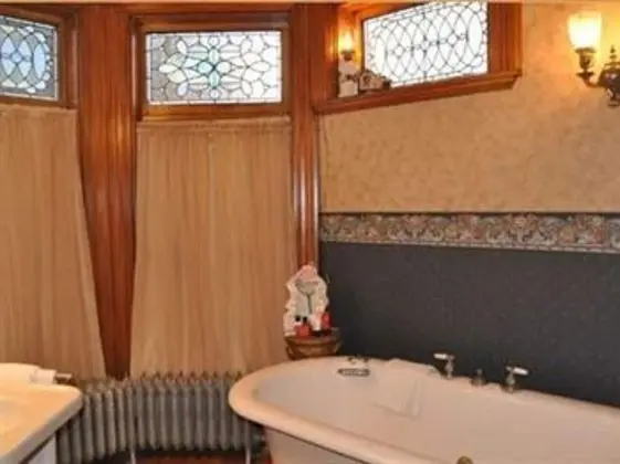 Oda, Özel Banyo (The Lady Katherine)