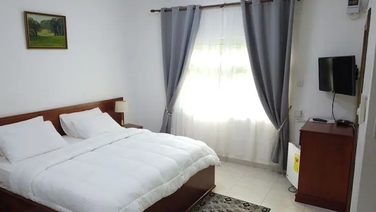 Luxury Tek Büyük Yataklı Oda, Balkon, Kısmi Deniz Manzaralı