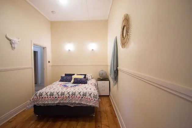 Traditional Ev, Birden Çok Yatak Odası, Veranda