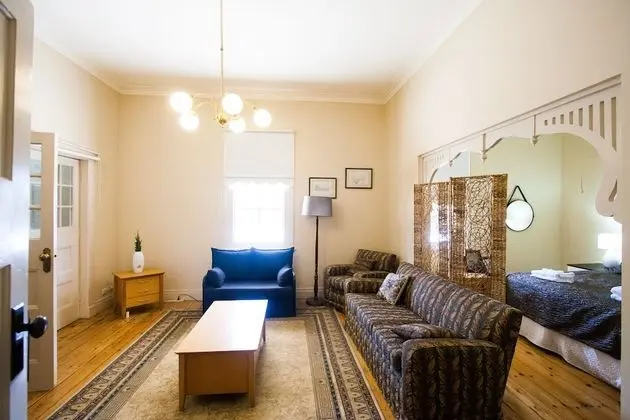 Traditional Ev, Birden Çok Yatak Odası, Veranda