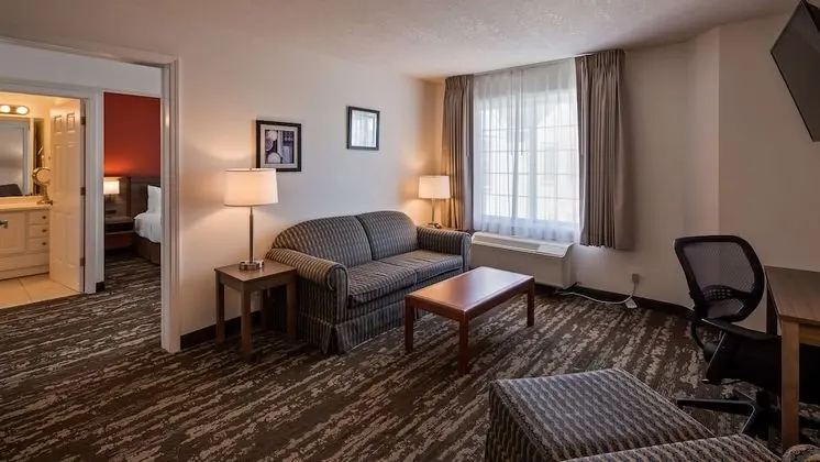 Standard Oda, 1 Büyük (Queen) Boy Yatak, Engellilere Uygun, Sigara İçilmez (Walk-in Shower)
