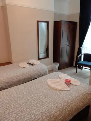 İki Ayrı Yataklı Oda, Banyolu/Duşlu