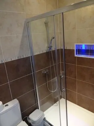 İki Ayrı Yataklı Oda, Banyolu/Duşlu