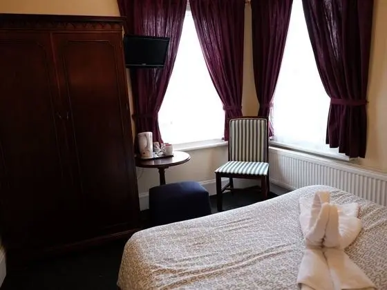 Tek Büyük Yataklı Oda, Ortak Banyo