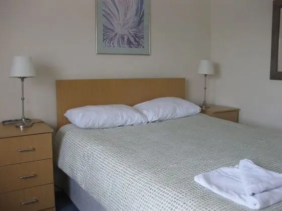 Tek Büyük Yataklı Oda, Ortak Banyo