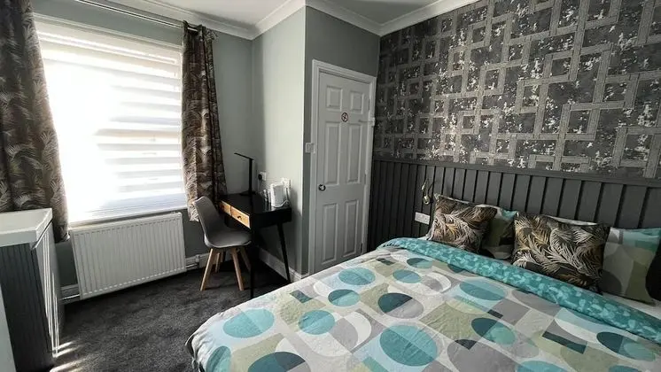 Tek Büyük Yataklı Oda, Ortak Banyo