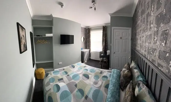 Tek Büyük Yataklı Oda, Ortak Banyo