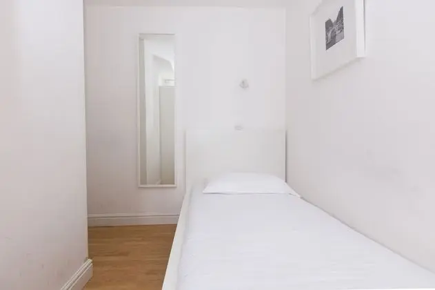 Tek Kişilik Oda, Ortak Banyo