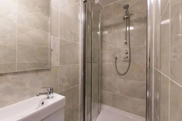 Tek Kişilik Oda, Ortak Banyo