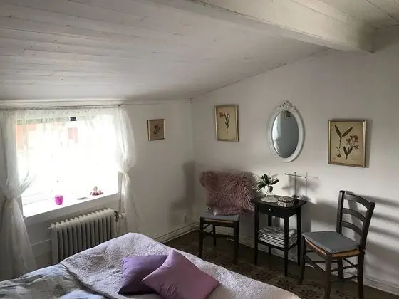 Tek Büyük veya İki Ayrı Yataklı Oda, Ortak Banyo