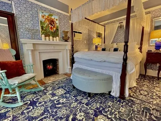 Luxury Oda