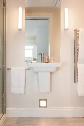 Luxury Tek Büyük Yataklı Oda, Avlu Manzaralı
