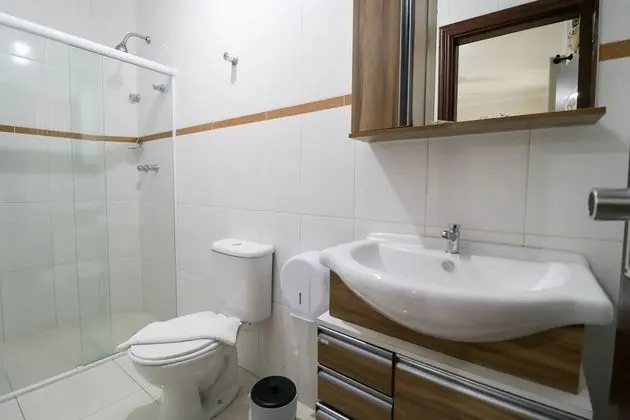 Tek Büyük Yataklı Oda, Balkon, Kısmi Deniz Manzaralı