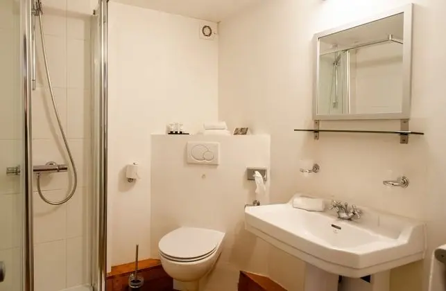 Comfort Tek Büyük Yataklı Oda