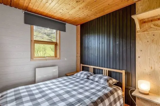 Kır Evi, 1 Büyük (Queen) Boy Yatak ve Çekyat