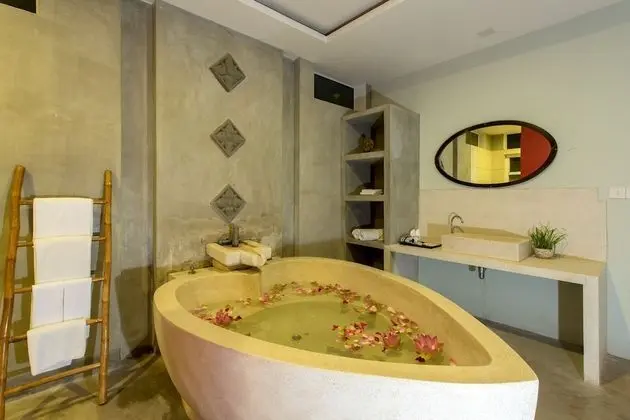 Villa, 4 Bedrooms 6 Bed - Free Pick Up