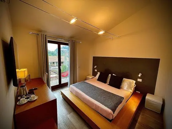 Superior Tek Büyük veya İki Ayrı Yataklı Oda, Göl Manzaralı