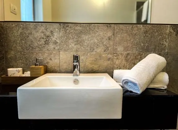 Tek Büyük veya İki Ayrı Yataklı Oda, Bahçe Manzaralı