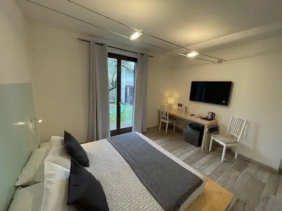 Tek Büyük veya İki Ayrı Yataklı Oda, Bahçe Manzaralı