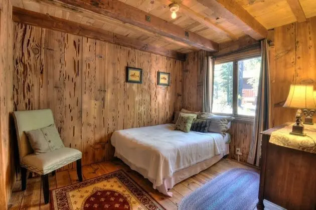 Ev, Birden Çok Yatak (Charming Cascade Chalet)