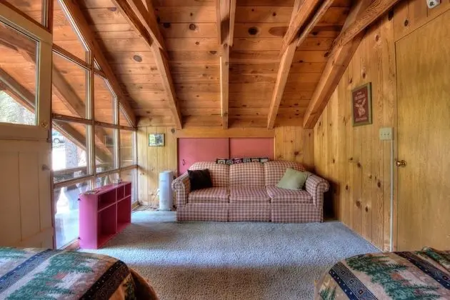 Ev, Birden Çok Yatak (Charming Cascade Chalet)