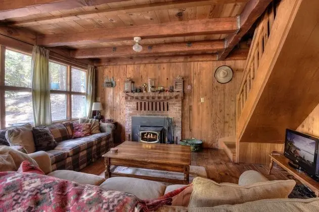 Ev, Birden Çok Yatak (Charming Cascade Chalet)