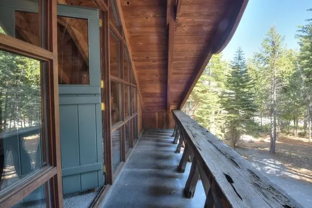 Ev, Birden Çok Yatak (Charming Cascade Chalet)