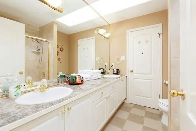 Queen Room 1 with Shared Bathroom