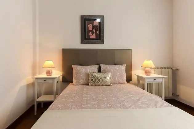 Tek Büyük Yataklı Oda, Ortak Banyo (2)