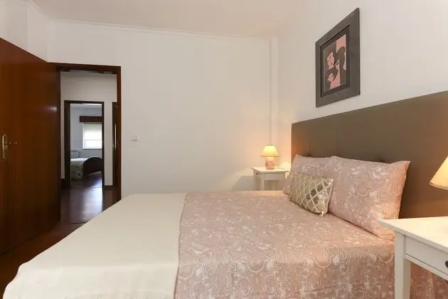 Tek Büyük Yataklı Oda, Ortak Banyo (2)