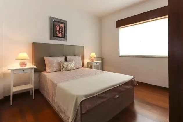 Tek Büyük Yataklı Oda, Ortak Banyo (2)