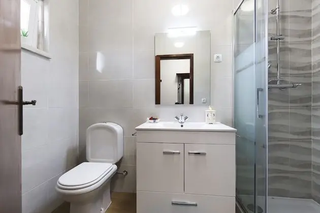 Tek Büyük Yataklı Oda, Ortak Banyo (2)