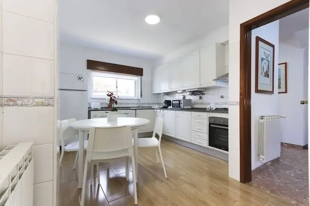 Tek Büyük Yataklı Oda, Ortak Banyo (2)