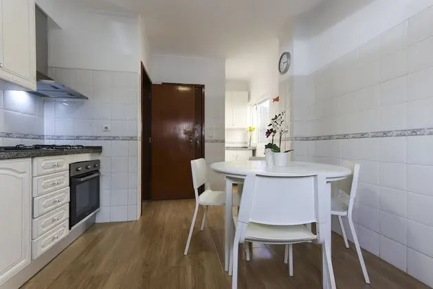 Tek Büyük Yataklı Oda, Ortak Banyo (2)