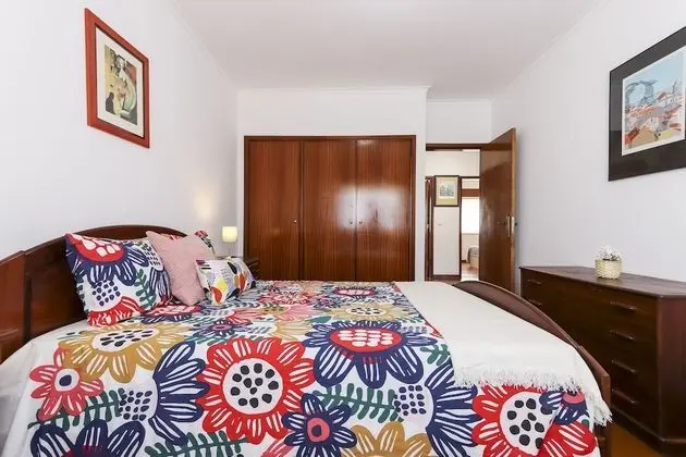 Tek Büyük Yataklı Oda, Ortak Banyo (3)